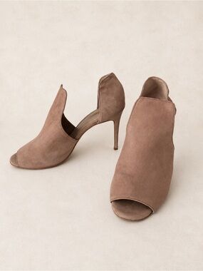 Lord & Taylor Taupe Suede Peep-Toe Stiletto Booties in Women’s size 9 / 39